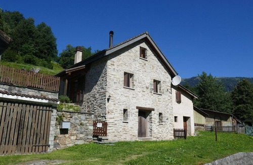 Negrentino House | Stunning private villa for 6 people with WIFI, TV, pets allowed and parking