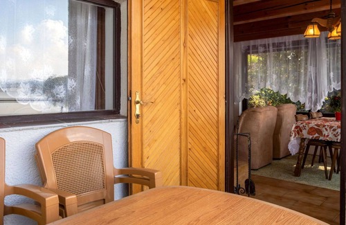 Zabovresky House | Stunning private villa for 6 guests with WIFI, TV, terrace, pets allowed and parking