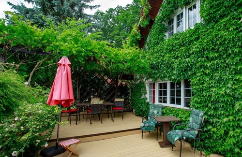 Holubovska Basta House | Stunning private villa for 4 people with WIFI, TV, terrace, pets allowed and parking