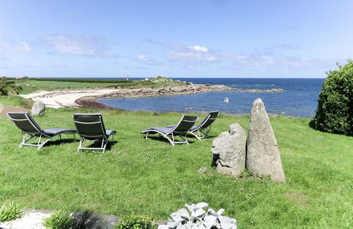 Berven House | Stunning private villa for 4 people with WIFI, TV, terrace, pets allowed and parking