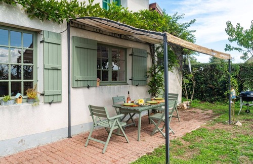 Chiddes House | Stunning private villa for 4 guests with WIFI, TV, terrace, pets allowed and parking