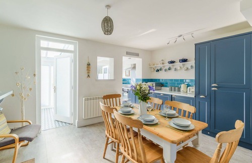 Portmellon House | Stunning private villa for 6 people with WIFI, TV, terrace, pets allowed and parking