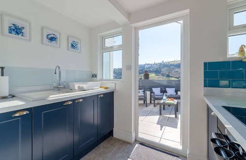 Portmellon House | Stunning private villa for 6 people with WIFI, TV, terrace, pets allowed and parking