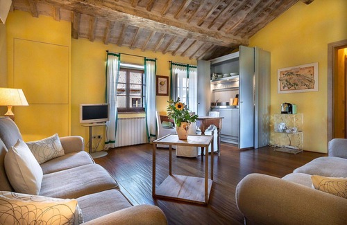 Camigliano Villa | Stunning private villa for 12 guests with A/C, private pool, WIFI, TV, terrace and parking