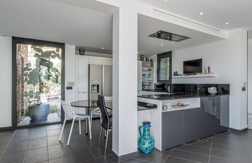 El Mas Isaac Villa | Stunning private villa for 8 guests with A/C, private pool, WIFI, TV, patio and parking