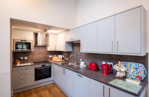 Corrimony House | Stunning private villa for 6 people with WIFI, TV, terrace, pets allowed and parking