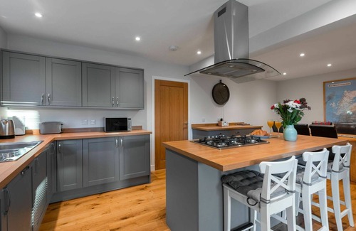 Drumnadrochit House | Stunning private villa for 8 people with WIFI, TV, patio, pets allowed and parking