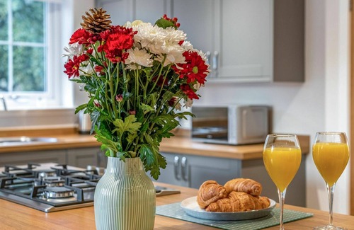Drumnadrochit House | Stunning private villa for 8 people with WIFI, TV, patio, pets allowed and parking