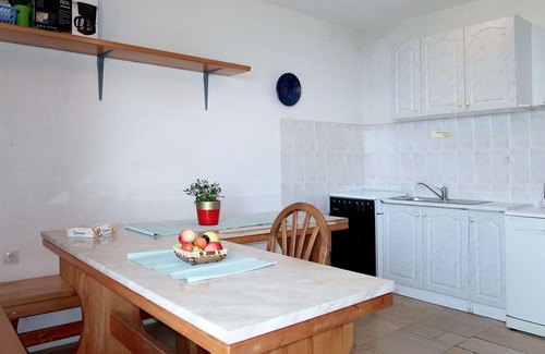 Prizna House | Stunning private villa for 10 people with A/C, WIFI, TV, terrace, pets allowed and parking