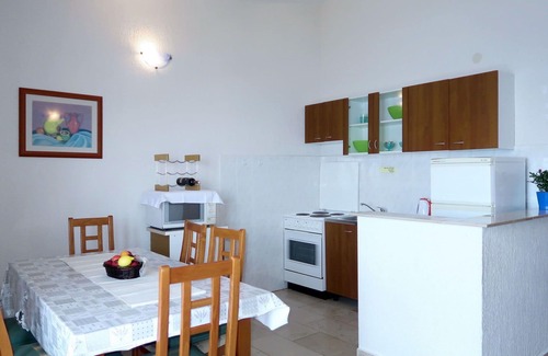 Prizna House | Stunning private villa for 10 people with A/C, WIFI, TV, terrace, pets allowed and parking