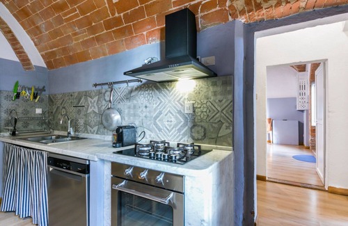 Lorenzana House | Stunning private villa for 8 guests with pool, WIFI, pets allowed and parking
