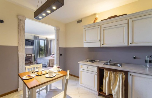 Lucignano House | Stunning private villa for 26 guests with private pool, hot tub, WIFI, A/C, TV, terrace and park.