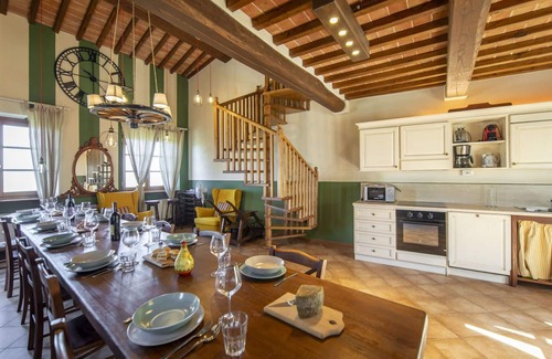 Lucignano House | Stunning private villa for 26 guests with private pool, hot tub, WIFI, A/C, TV, terrace and park.