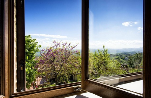 Montalcino Villa | Stunning private villa for 6 guests with hot tub, A/C, WIFI, TV, patio, panoramic view and parking