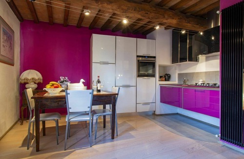 Sovicille House | Stunning private villa for 6 guests with WIFI, TV, terrace, pets allowed, panoramic view and par.