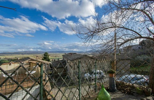 Sovicille House | Stunning private villa for 6 guests with WIFI, TV, terrace, pets allowed, panoramic view and par.