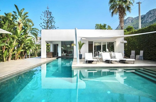 Cinisi Villa | Stunning private villa for 4 people with A/C, private pool, WIFI, TV, patio and parking