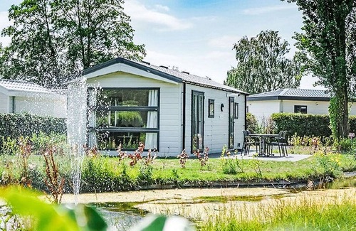 Dordtse Biesbosch House | Stunning private villa for 4 people with WIFI, pool, TV and terrace
