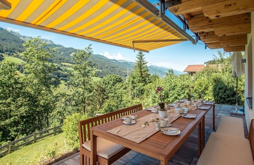 Taxenbach House | Stunning private villa for 8 people with WIFI, TV, terrace, pets allowed and parking