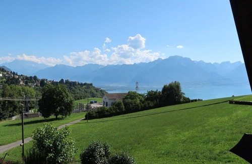 Montreux House | Stunning private villa for 4 people with WIFI, terrace, panoramic view and parking