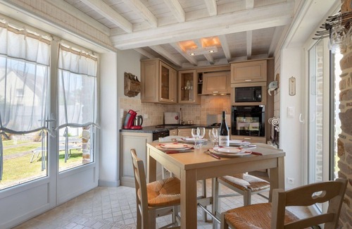 Creances House | Stunning private villa for 4 people with WIFI, TV and pets allowed