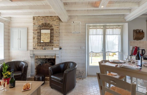 Creances House | Stunning private villa for 4 people with WIFI, TV and pets allowed