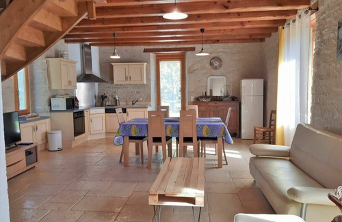 Pontcirq Villa | Stunning private villa for 6 people with private pool, WIFI, TV, terrace and pets allowed