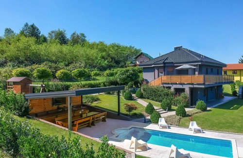 Presika House | Stunning private villa with A/C, WIFI, private pool, hot tub, TV, terrace, panoramic view, parking