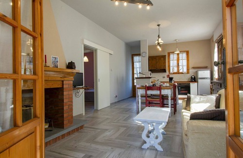 Macchino House | Stunning private villa for 8 guests with WIFI, TV, patio, pets allowed and parking