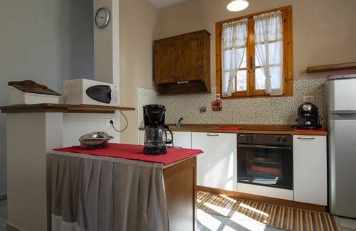 Macchino House | Stunning private villa for 8 guests with WIFI, TV, patio, pets allowed and parking