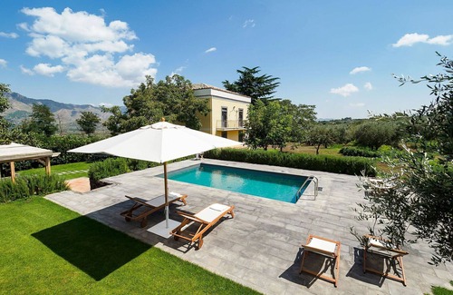 Rovittello Villa | Stunning private villa for 10 guests with WIFI, private pool, TV, terrace, pets allowed and park.
