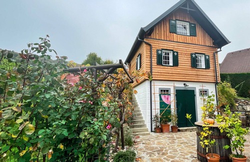 Sankt Anna am Aigen House | Stunning private villa for 2 guests with WIFI, patio, pets allowed and parking