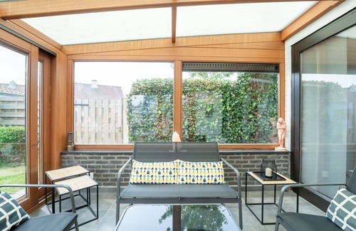 Bredene House | Stunning private villa for 5 guests with WIFI, TV, terrace, pets allowed and parking