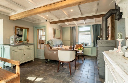 Vlissegem House | Stunning private villa for 4 guests with WIFI, TV, terrace, pets allowed and parking