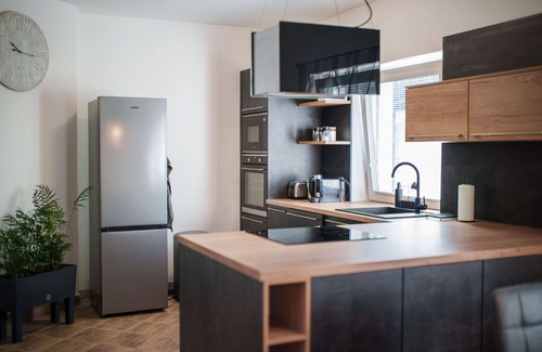 Prague 11 House | Stunning private villa for 8 people with private pool, WIFI, TV, patio and parking