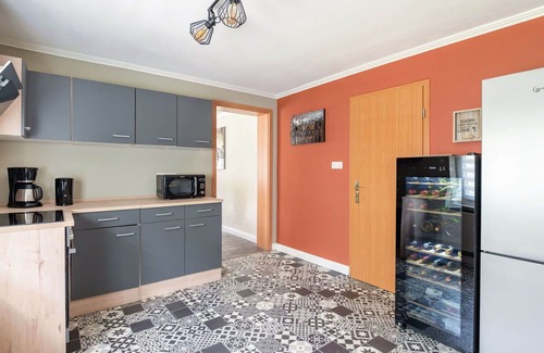 Oybin House | Stunning private villa for 10 guests with WIFI, hot tub, TV, patio, pets allowed and parking