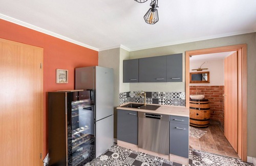 Oybin House | Stunning private villa for 10 guests with WIFI, hot tub, TV, patio, pets allowed and parking