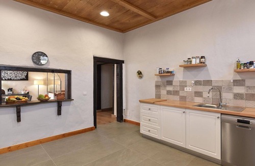 Arucas House | Stunning private villa for 10 people with private pool, WIFI, TV and patio
