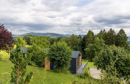 Aschach an der Steyr House | Stunning private villa for 7 people with WIFI, TV, balcony, pets allowed, panoramic view and par.