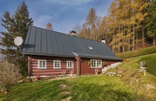 Zdonov Villa | Stunning private villa for 5 guests with TV, pets allowed, panoramic view and parking