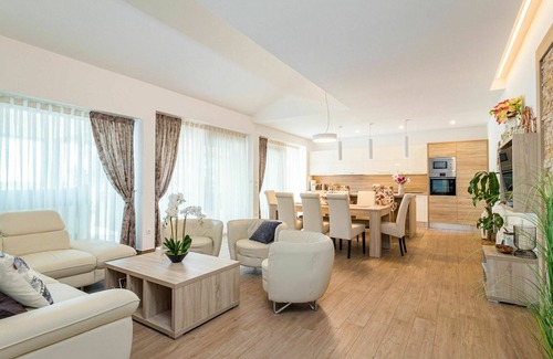 Gracisce House | Stunning private villa for 8 people with private pool, WIFI, hot tub, A/C, TV and terrace