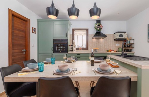 Sveti Ivan Dobrinjski House | Stunning private villa for 6 guests with WIFI, A/C, private pool, TV, terrace and pets allowed
