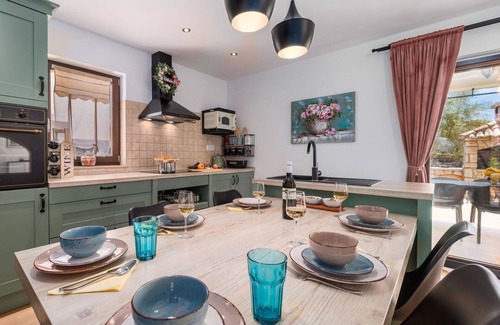 Sveti Ivan Dobrinjski House | Stunning private villa for 6 guests with WIFI, A/C, private pool, TV, terrace and pets allowed