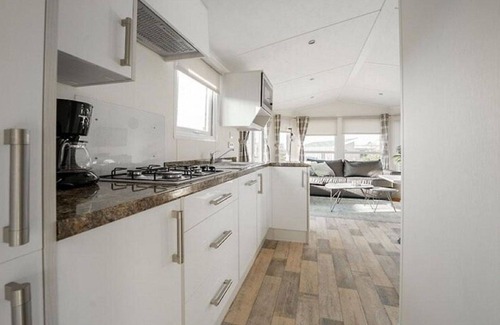 Linden House | Stunning private villa for 4 people with WIFI, TV, terrace and parking