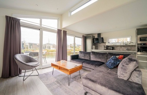 Linden House | Stunning private villa for 6 guests with WIFI, TV, terrace and parking