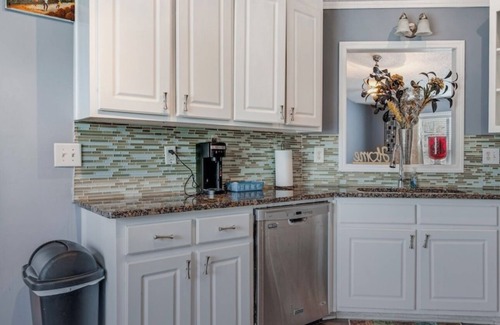 Winder Villa | Stunning Private Villa- Family Pet-Friendly with Pool.
