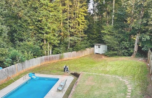 Winder Villa | Stunning Private Villa- Family Pet-Friendly with Pool.