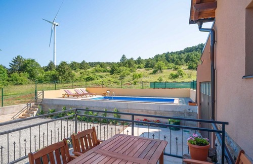 Vratarusa House | Stunning private villa for 5 guests with WIFI, private pool, TV, terrace and parking