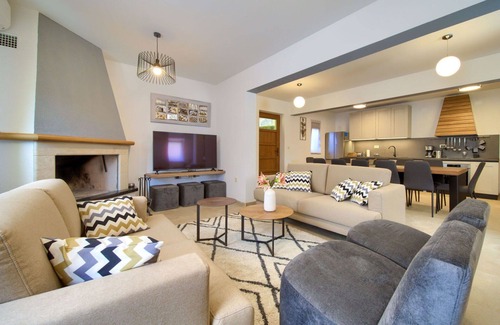 Senj House | Stunning private villa for 12 people with hot tub, WIFI, A/C, private pool, TV, terrace and park.