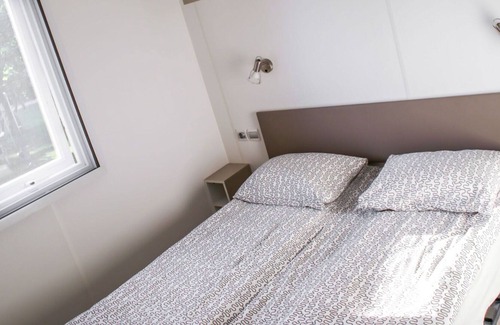 Dolni Pocernice House | Stunning private villa for 6 guests with pool, WIFI, terrace, pets allowed and parking